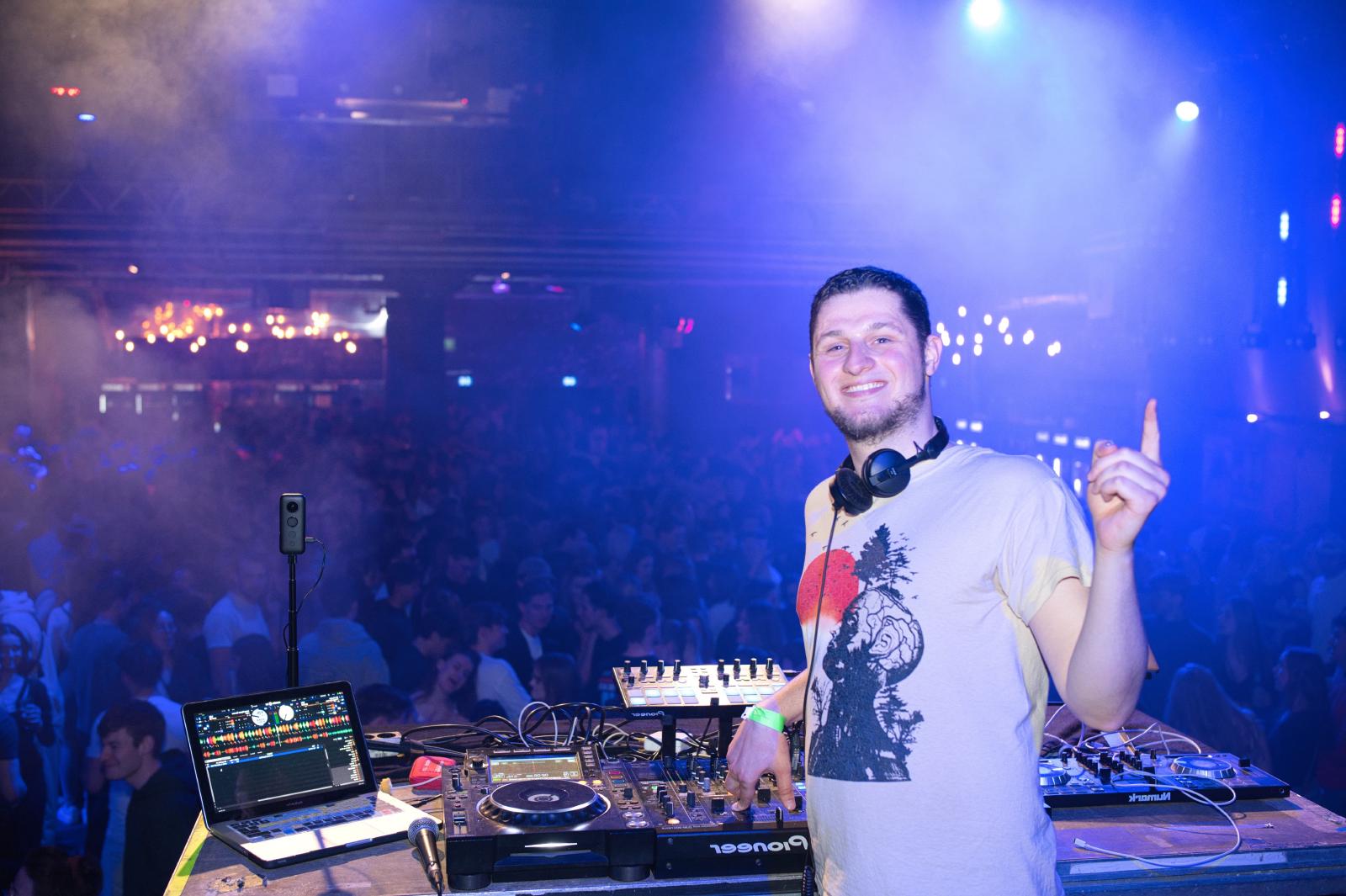 DJ Euphoria Henri als Club DJ
