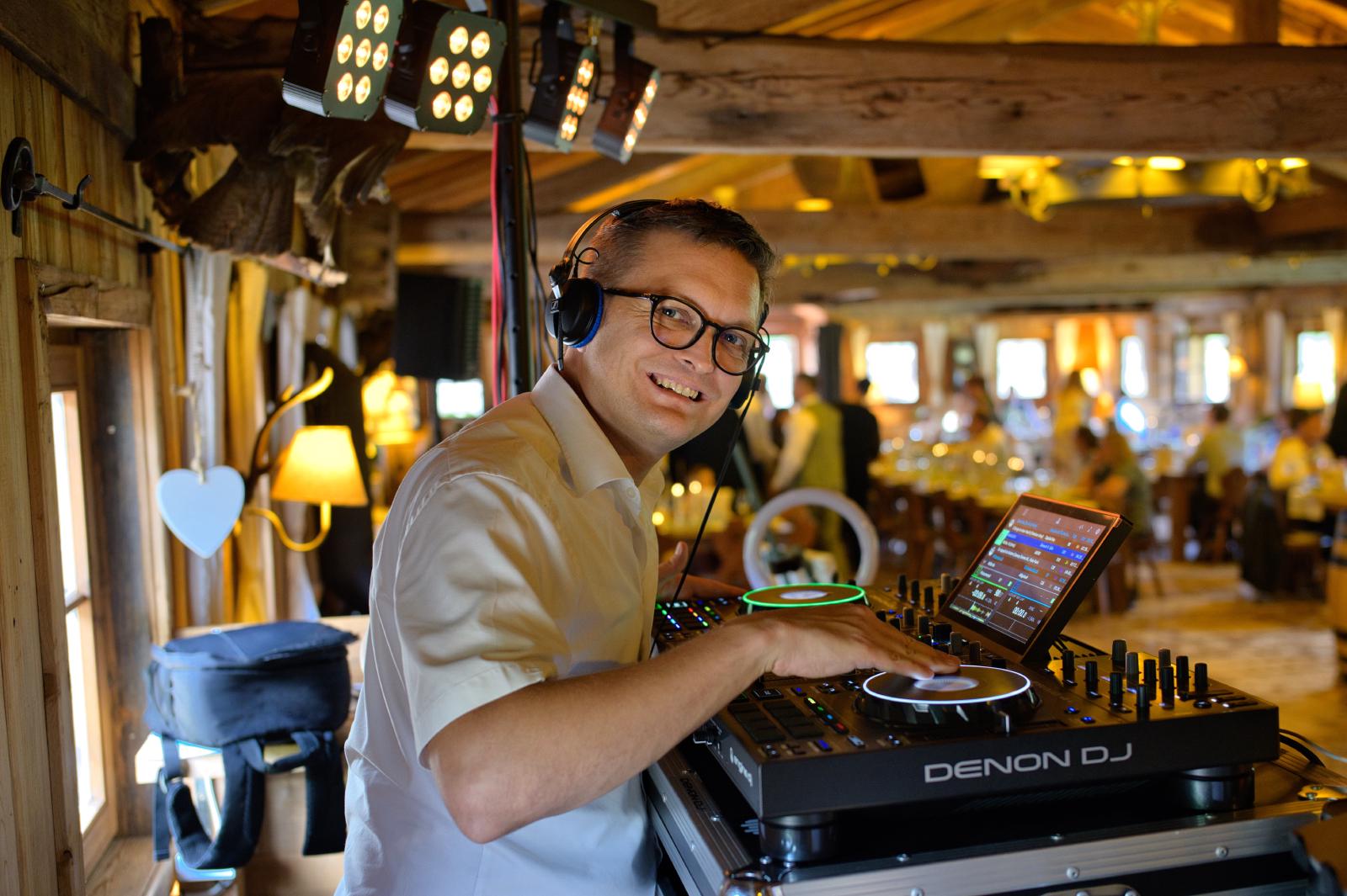 DJ Euphoria auf einer Geburtstagsfeier